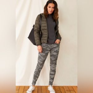 DEMOCRACY CAMO SIDE ZIP 'AB'SOLUTION PANT
Size 12 / 31